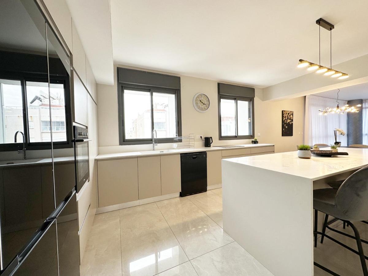 Mini Penthouse Near The Beach Нетанья Екстер'єр фото