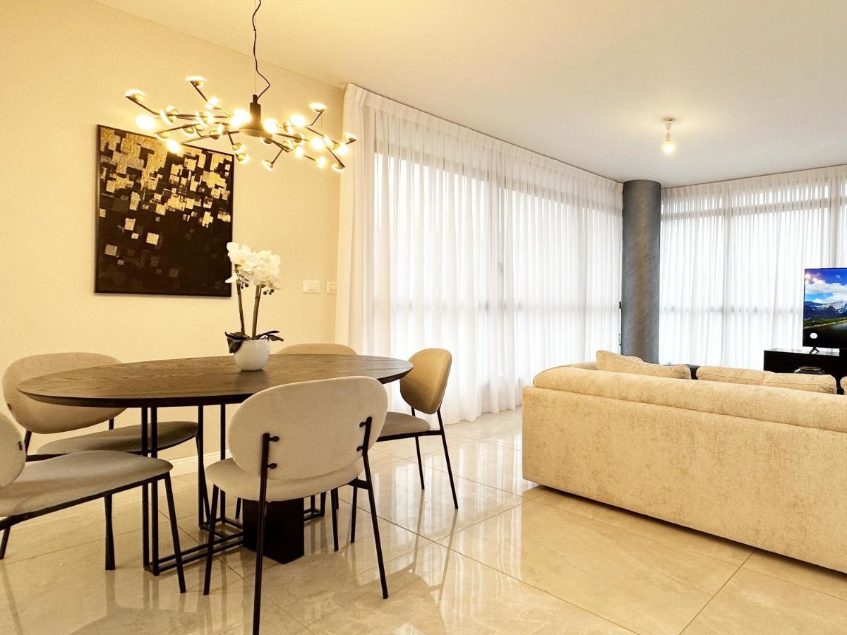 Mini Penthouse Near The Beach Нетанья Екстер'єр фото