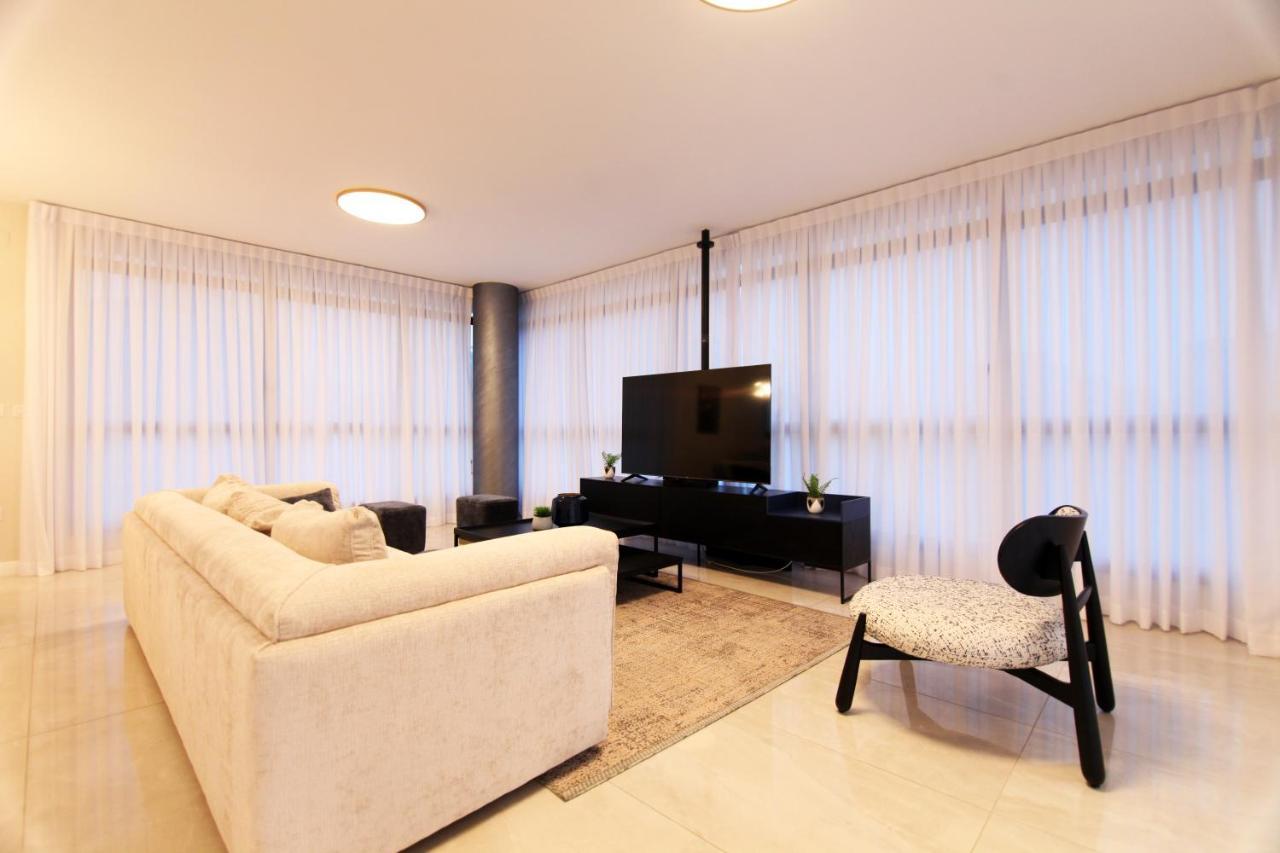 Mini Penthouse Near The Beach Нетанья Екстер'єр фото