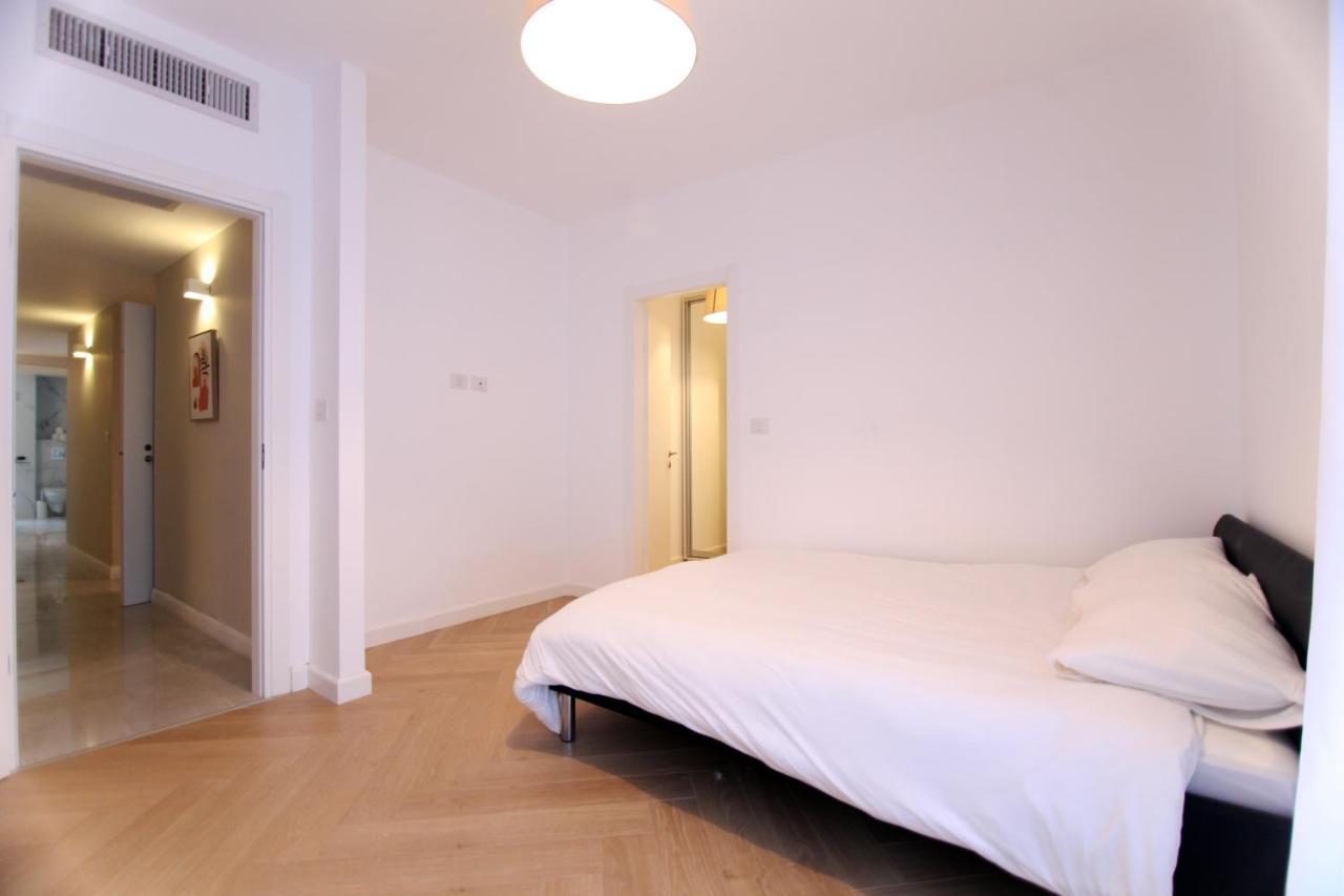 Mini Penthouse Near The Beach Нетанья Екстер'єр фото