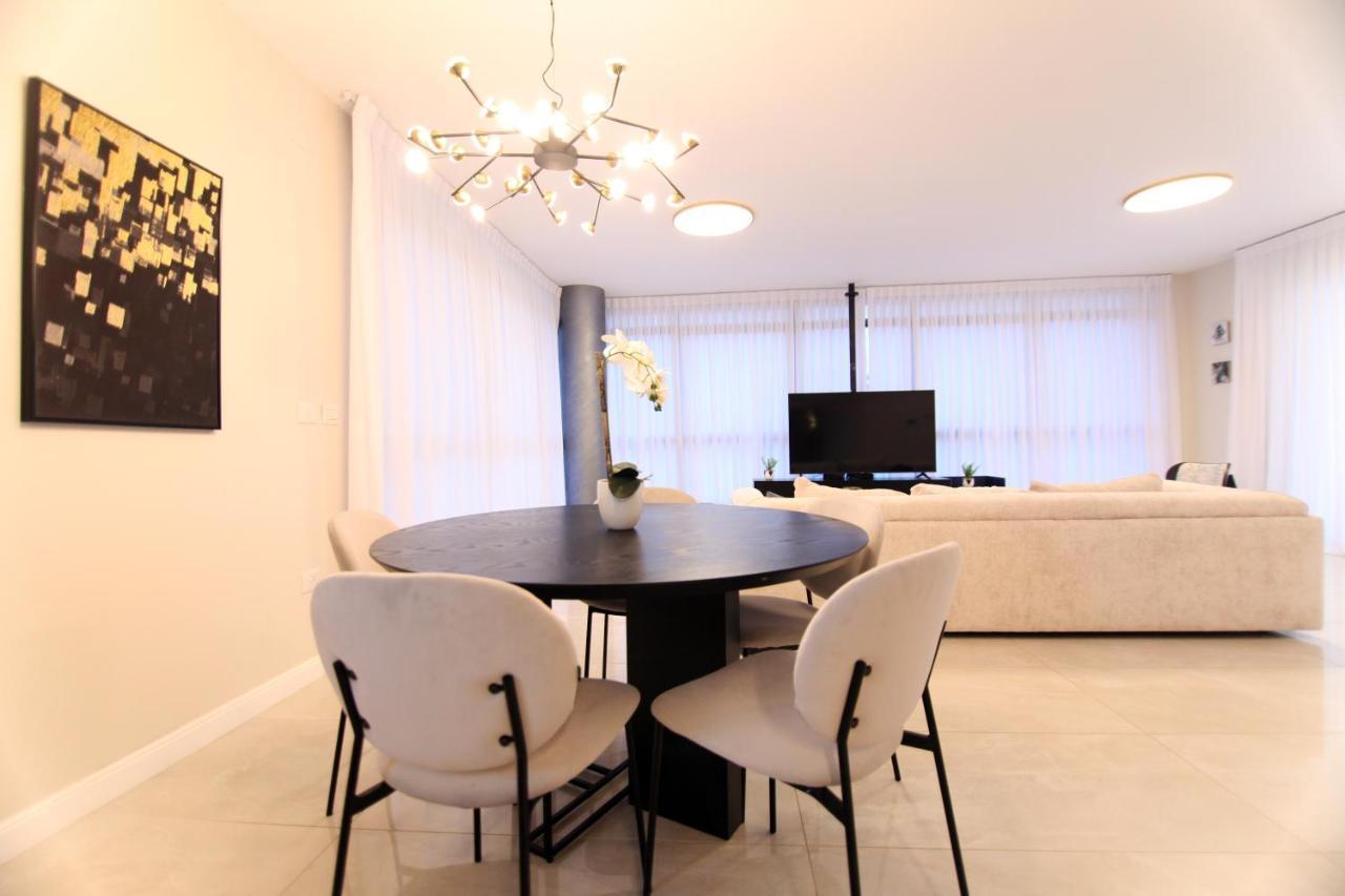 Mini Penthouse Near The Beach Нетанья Екстер'єр фото