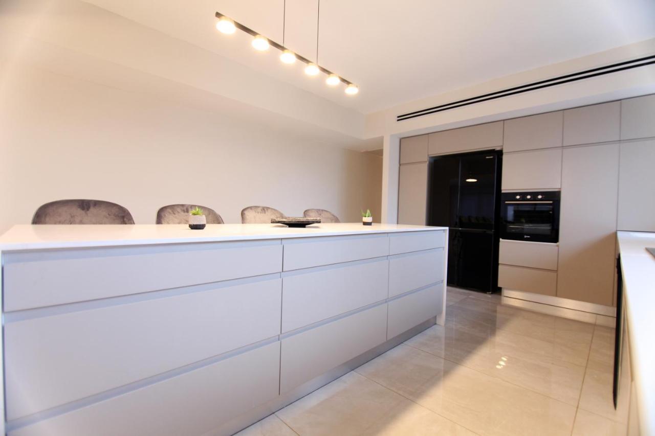 Mini Penthouse Near The Beach Нетанья Екстер'єр фото