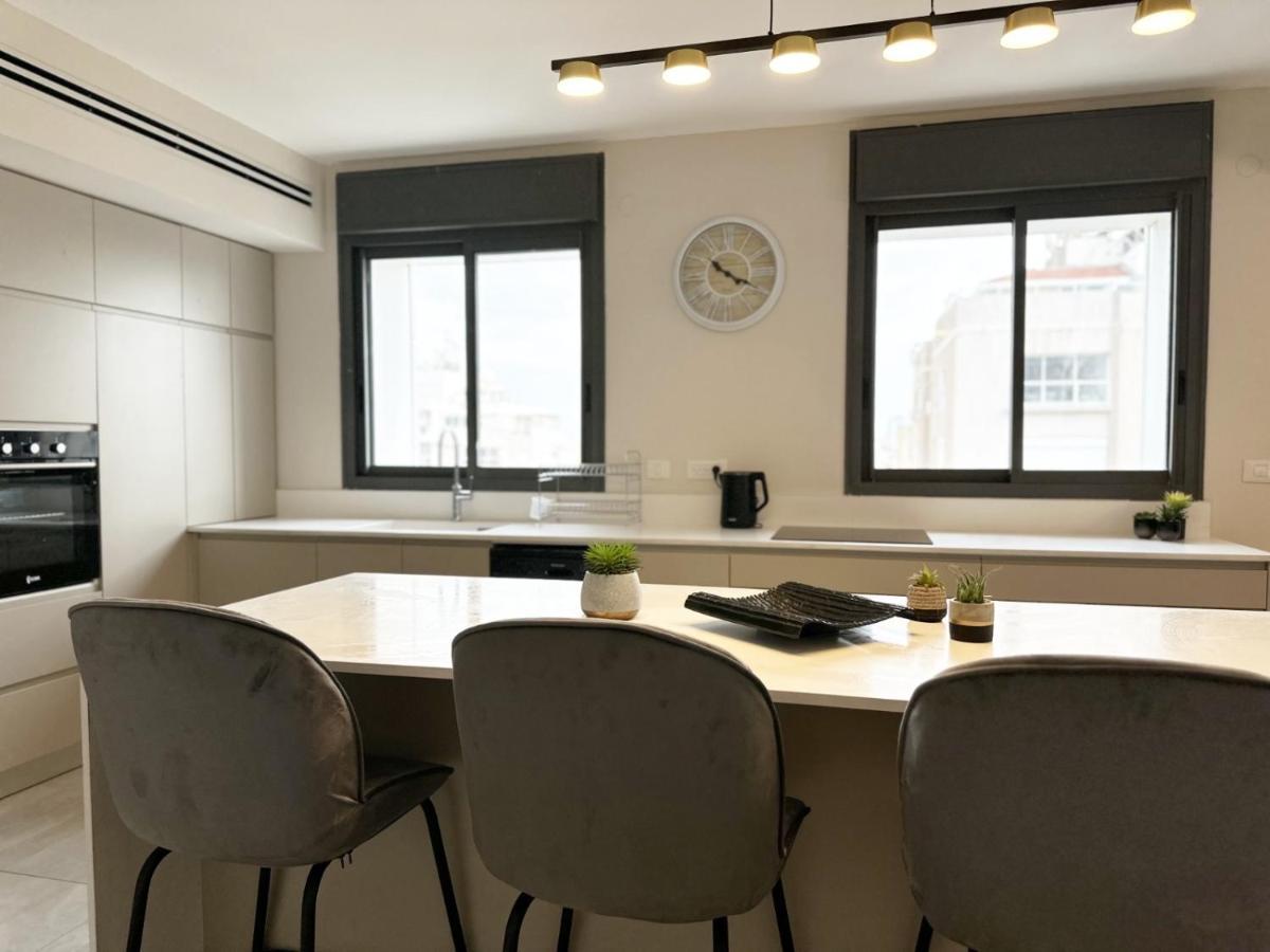 Mini Penthouse Near The Beach Нетанья Екстер'єр фото